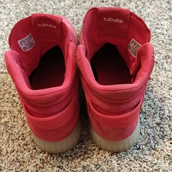 Red Adidas suede hightops - Picture 5 of 9
